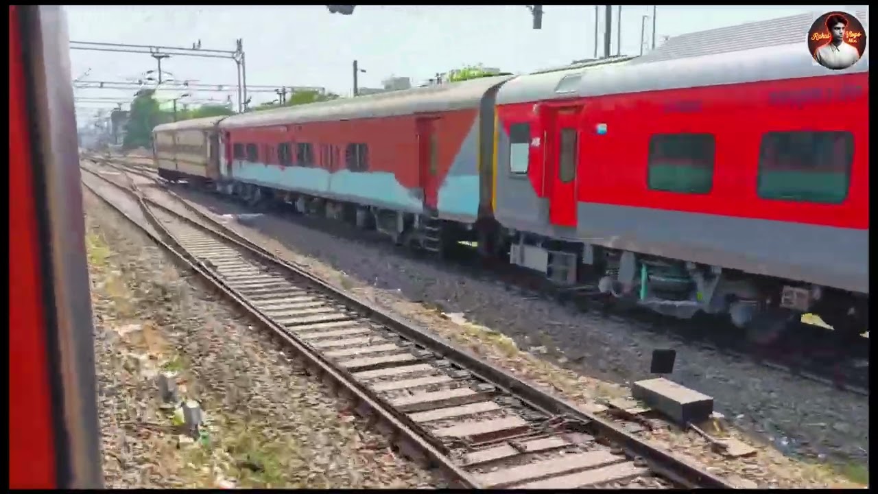 Banaras Railway Station | India Railway | Mathura Express | Banaras Arrival View 