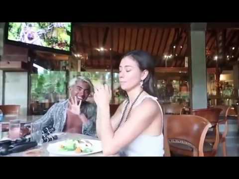 Rawvana Eats Fish (fake vegan)