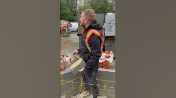 THE REALITY OF BEING A BRICKY IN WINTER!! #bricklayer #bricklaying #short #construction #building