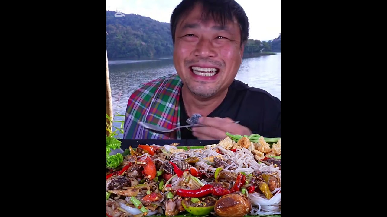 Nghiaav mixed with noodles is delicious