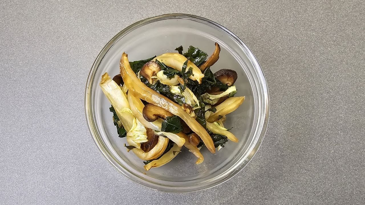 Cómo preparar verduras sabrosas: Kinpira de col cale con col china y shiitake cocina macrobiótica