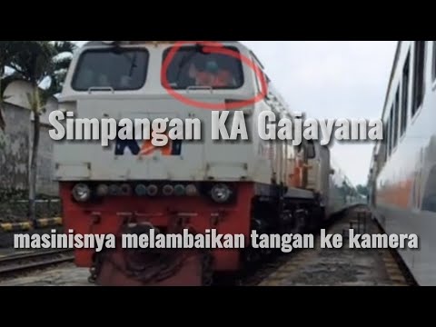 Simpangan KA Gajayana dan KA Penataran Dhoho di Stasiun Wlingi, Blitar