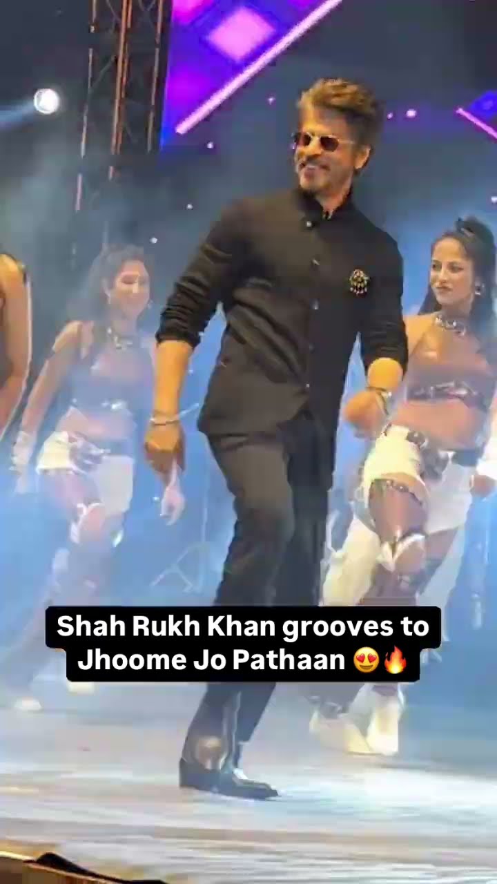 Shah Rukh Khan seen DANCING to Jhoome Jo Pathaan ?? #shahrukhkhan #jhoomejopathaan