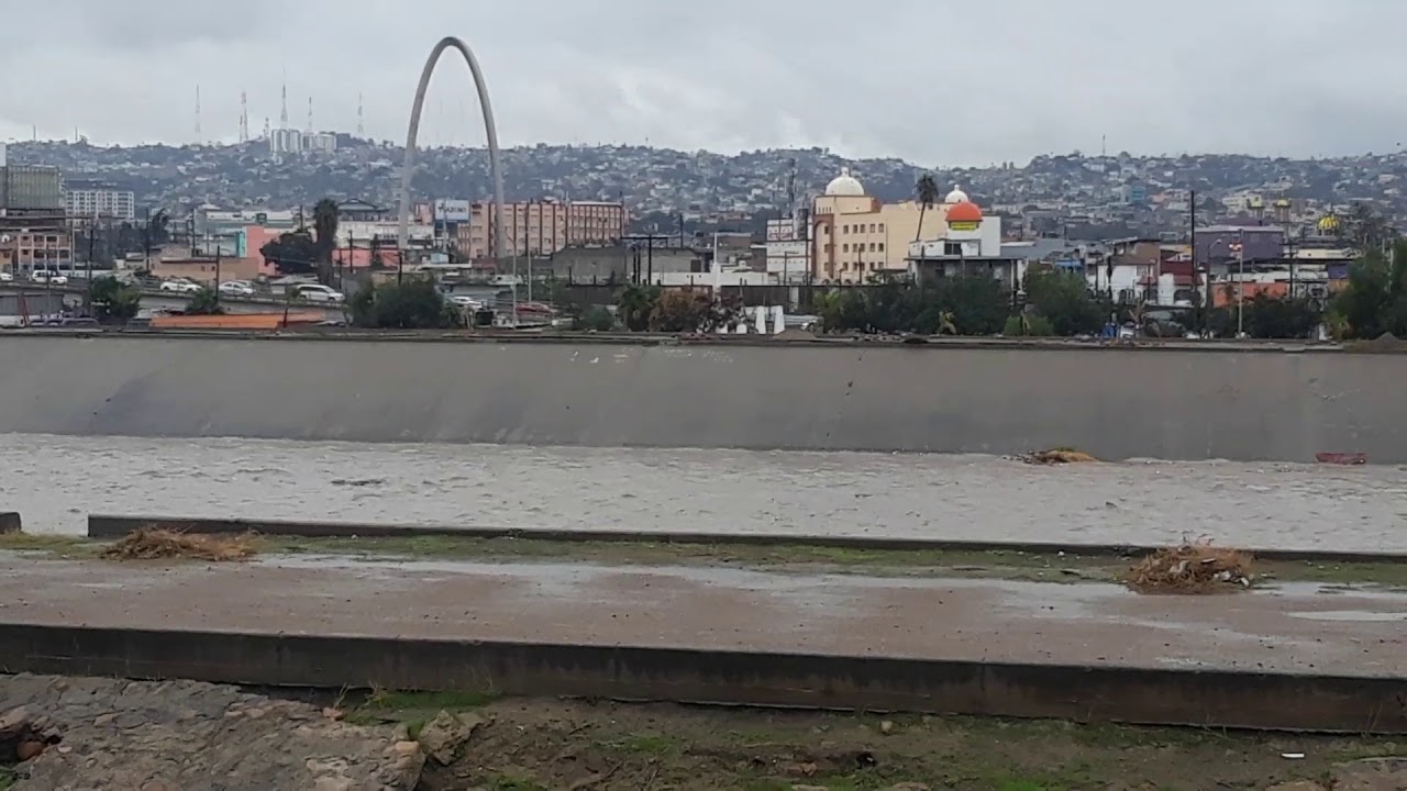 Canal del río Tijuana, con agua. - YouTube