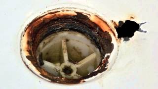 Reparatie van een gat in een bad - badkuip repareren - schadeherstel