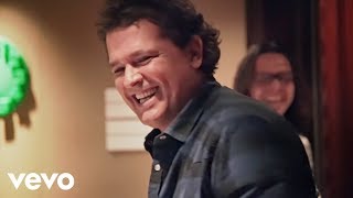 Carlos Vives, Martín Elías - 10 Razones Para Amarte (Official Video) screenshot 4