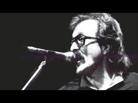 Onsuz 15 Yil Anadolu Rock Muziginin Efsane Ismi Cem Karaca Nin Hayat Hikayesi Biacaip