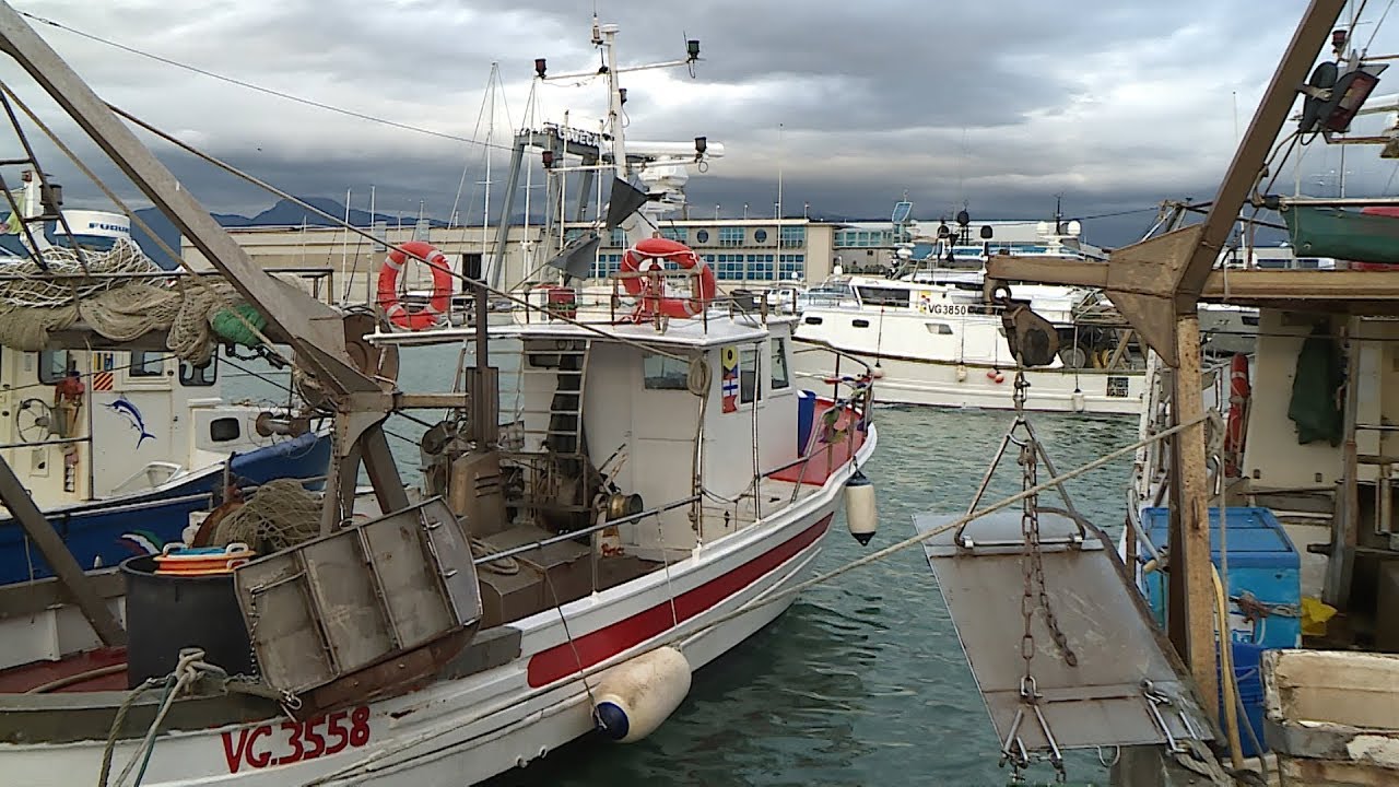 Andando per mare: la dura vita del pescatore