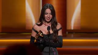 Vignette de la vidéo "OLIVIA RODRIGO Wins Best New Artist | 2022 GRAMMYs Acceptance Speech"