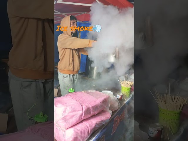 lancar nya rezeki para pedagang ice smoke di pacuan kuda//semoga berkah mas.. class=