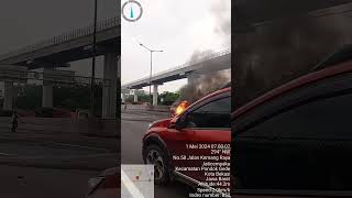 lakalantas sebelum exit gerbang tol pondok gede baru saja.