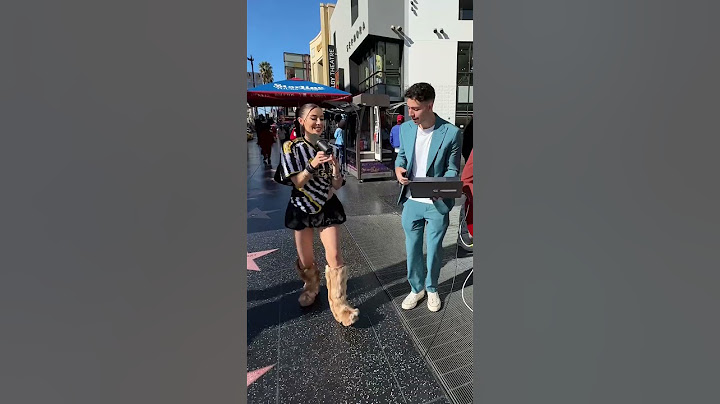 We Were Not Expecting That From This Random Rapper 😲🎤 | Singing In Public! #shorts