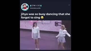 When Jihyo was too busy vibing and forgot to sing 😂😂 screenshot 5