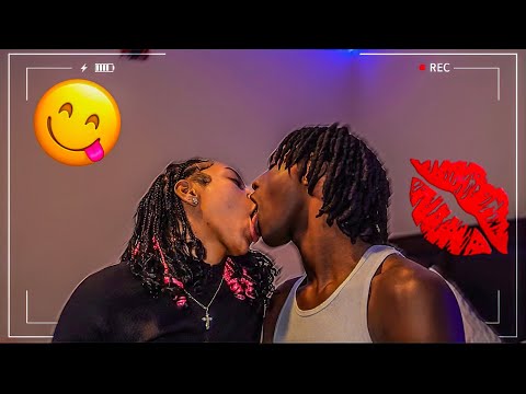 NO HANDS KISSING CHALLENGE😘(GETS SPICY 🌶️ 😈)