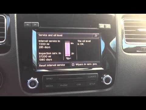 How To check the oil level on a VW Touareg - YouTube