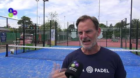 Ronald de Boer opent nieuwe padelbanen in Warmenhuizen