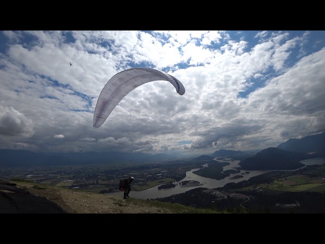 How to launch your Paraglider in high wind using the Mitsos Reverse Launch technique class=