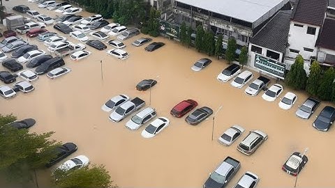 Chaos in Thailand: Massive Floods Hit Hat Yai - Roads, Homes & Cars Swept Away Underwater