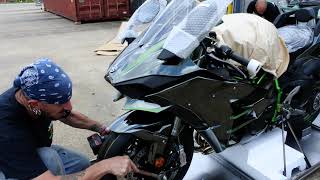 Un Crating the Supercharged 228 HP 2021 Kawasaki Ninja H2