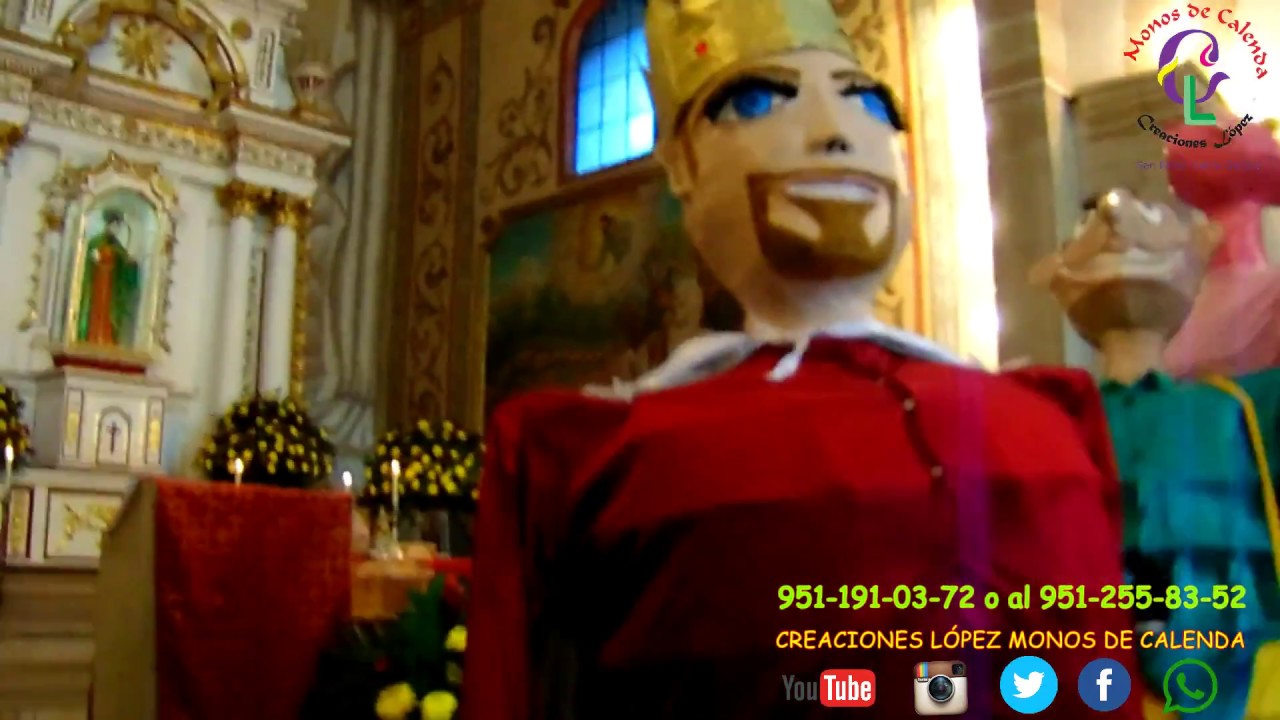 Monos de calenda dando el saludo a San Pablo. | Creaciones López Monos de Calenda