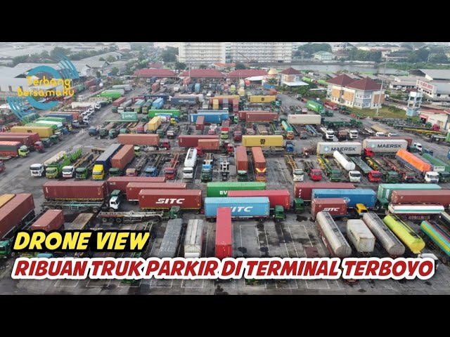 Drone Ribuan Truk Parkir di Terminal Terboyo Semarang
