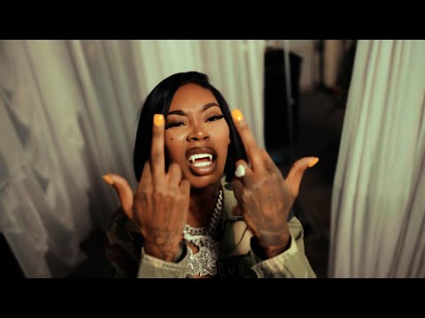 Смотреть клип Asian Doll - Get In Wit Me