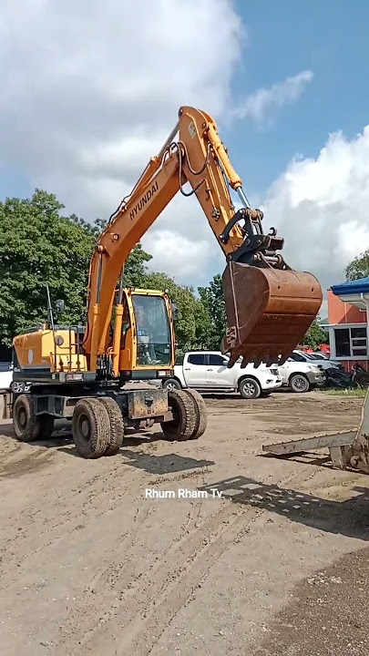 gamitan namug wheeltype kay bug,at Kayung rampa💪❤️ #heavyequipmentoperator #wheeltypebackhoe