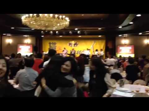 2014回家春聚 弟兄相互擁抱
