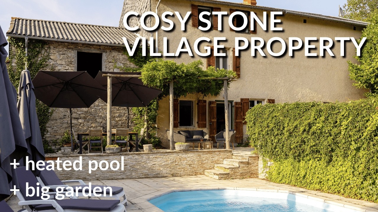 Cosy 4-bed cottage in quiet French village, heated pool, big garden, outbuildings.