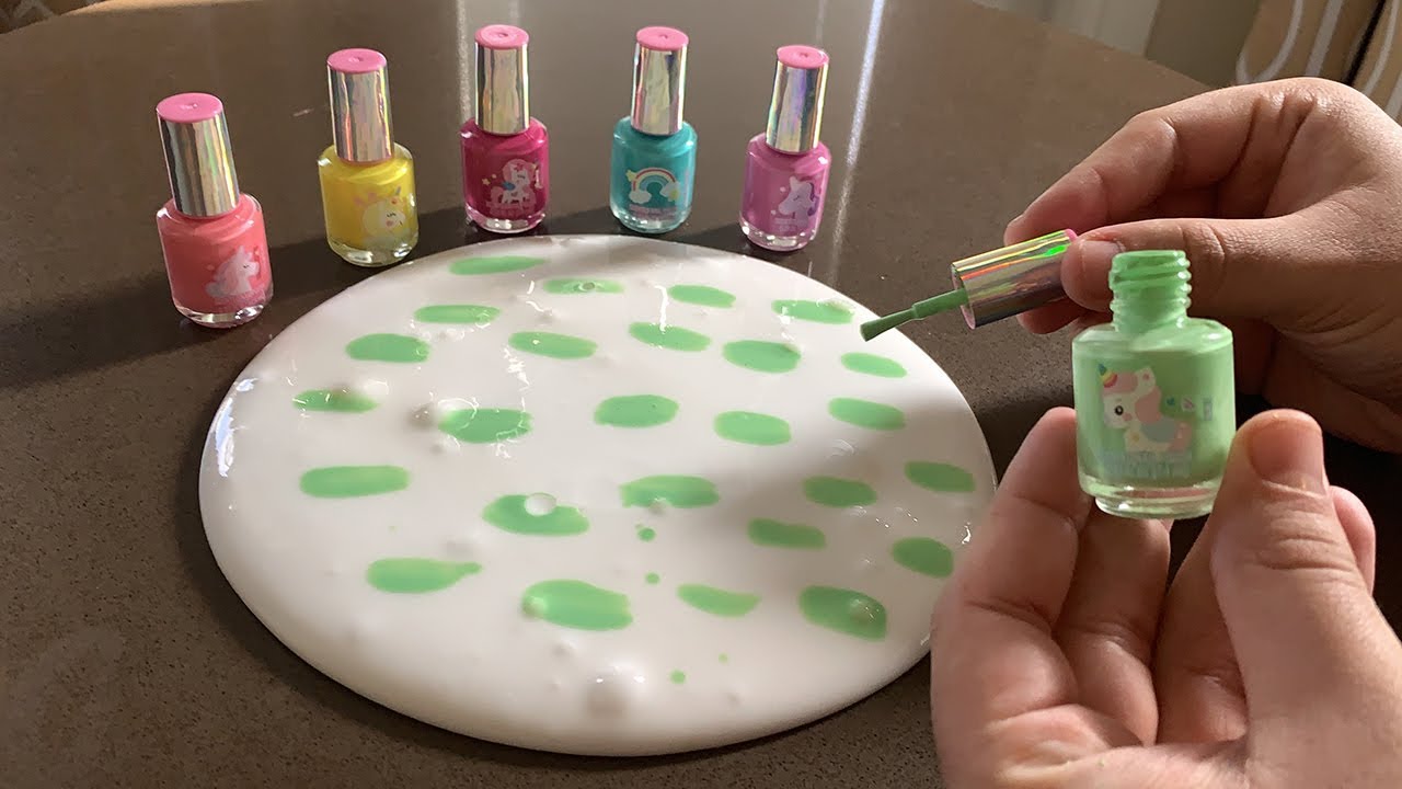 COLORINDO SLIME BRANCO COM ESMALTE COLORIDO! (Ficou incrível)