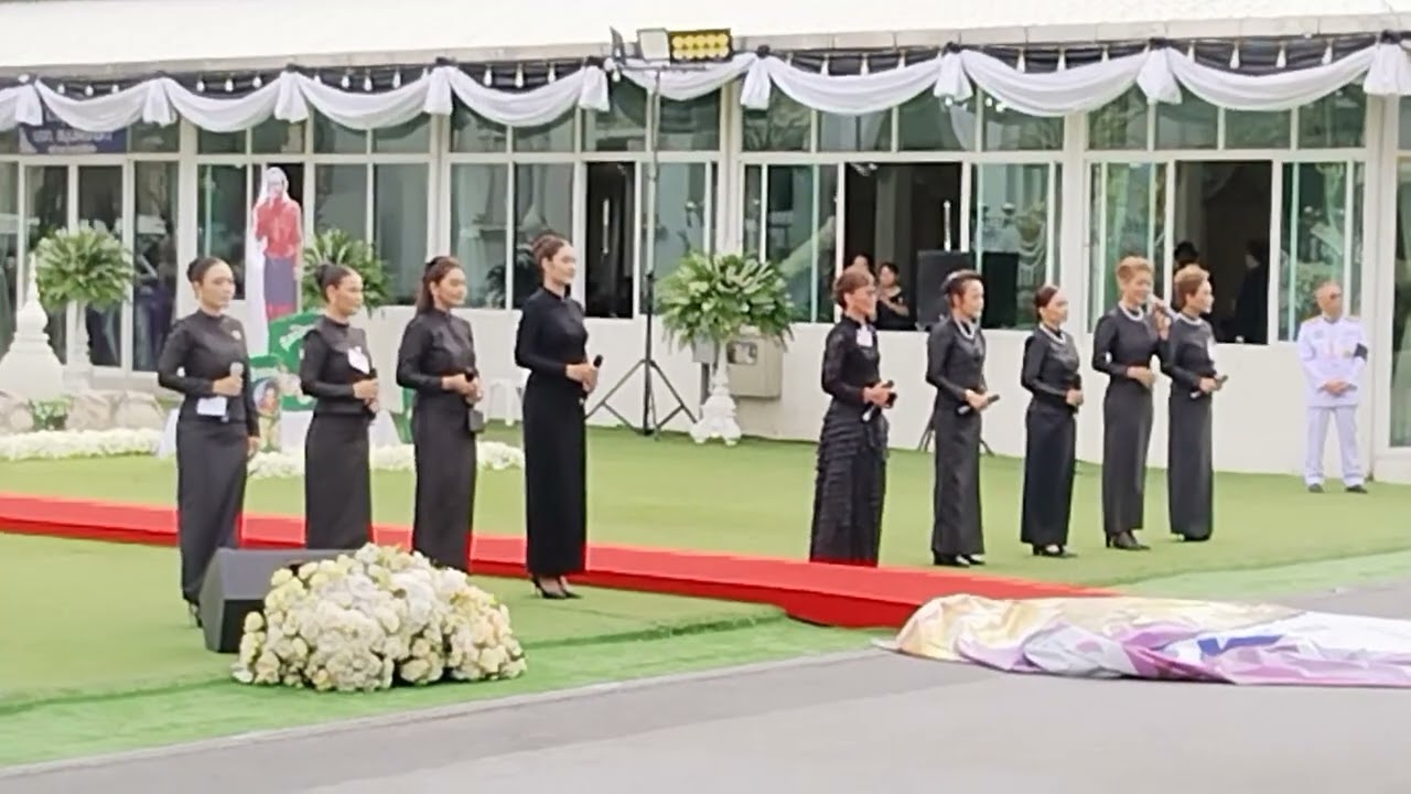 ด่วนพิศวาส  ศิลปินร่วมซ้อมเพลงหน้าพระที่นั่ง