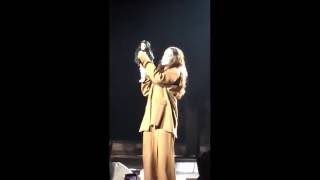 Rihanna sings with a Rihanna DOLL - ANTI World Tour Barcelona, Spain [VIDEO]