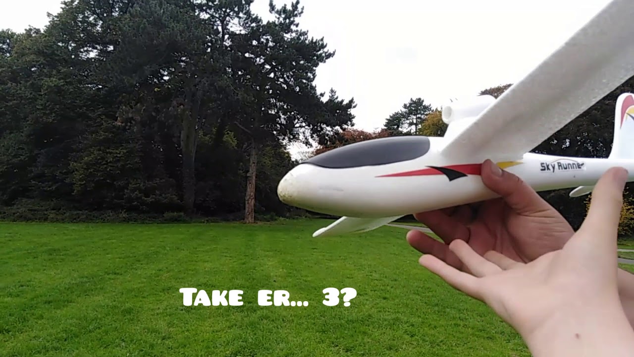 ハイテック ナインイーグルス Sky Runner Nine eagles sky runner maiden flight - YouTube