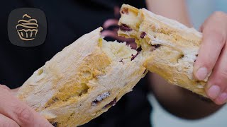 Knuspriges Oliven Ciabatta einfach selber backen - Perfekt für den Sommer