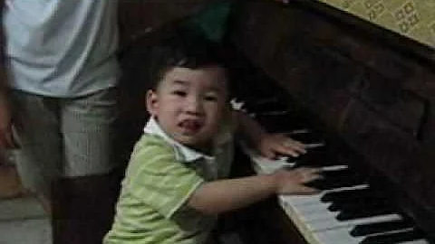 Lewis Chew pianist
