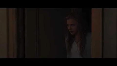 O que acontece no final do filme Carrie a estranha?