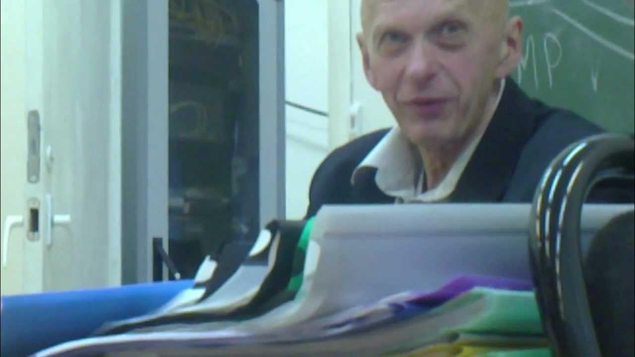 Дима пришел сам пришел. Препод жгу. Видео препод рисует идеальный круг. Злой препод и студент. Смешной преподаватель.