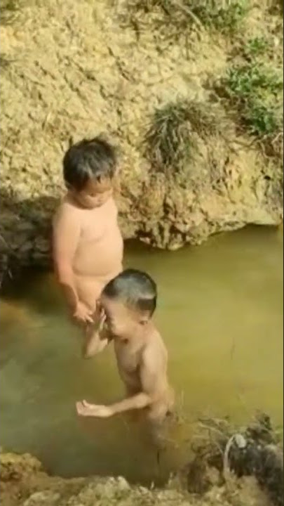 Mandi di Kali. EMIR dan KIAN