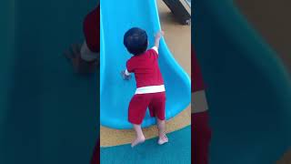 Bermain di PlayGround Dekat Rumah