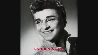 Zeki Müren - Bir tatlı tebessümün bin vuslata bedeldir Resimi