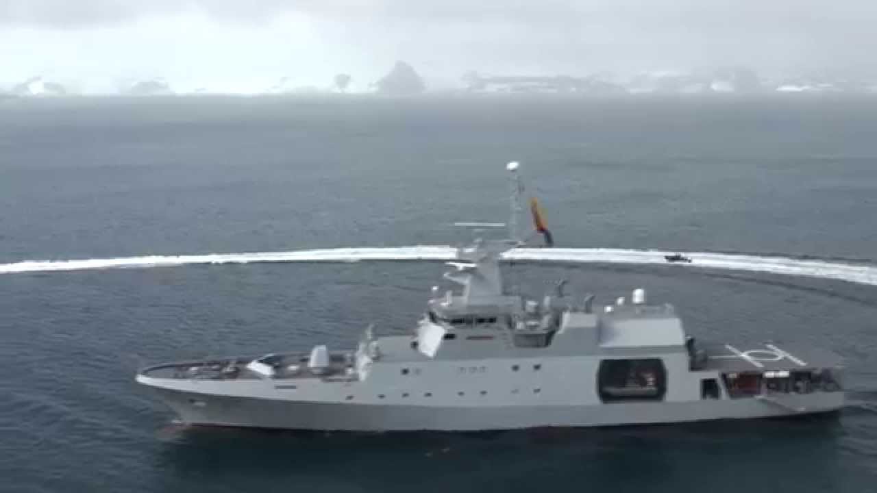 Sobrevuelo al ARC 20 de Julio de la Armada Nacional en la Antártida