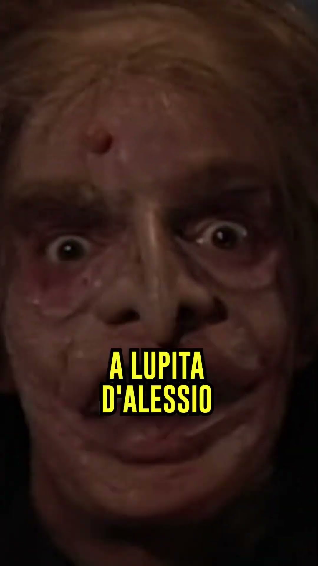El Lonje Moco se quema por andar de chismoso ? #DerbezEnCuando #Humor #comedia