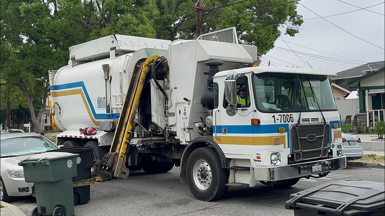 City Of Glendale (CA) Autocar ACX Amrep ASL.