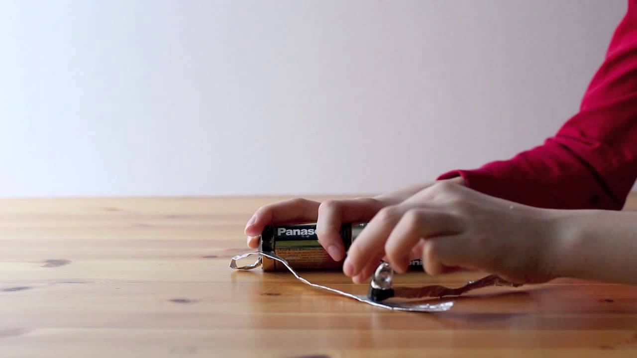 Make a simple circuit - YouTube