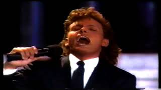 Video thumbnail of "Luis Miguel - Por favor señora REMASTERIZADO"