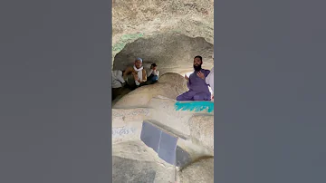 غار ثور المكان الذي اختبأ فيه رسول الله وابوبكر عندما اذن الله لنبيه بالهجرة 