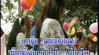 Video thumbnail of "Touch Sunnich - Chars Leung Preul Leung.mpg"