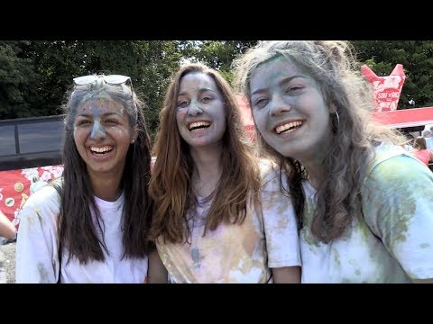 So farbenfroh ging es beim Holi-Festival zu