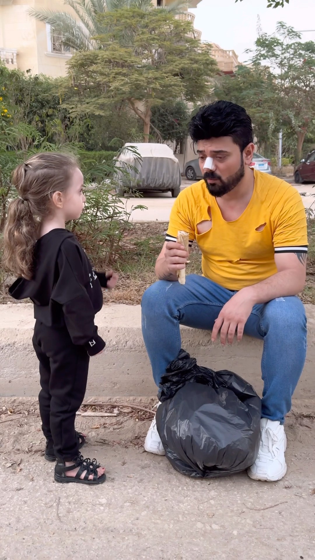 رغم ظرفك الصعب حاول ان تساعد