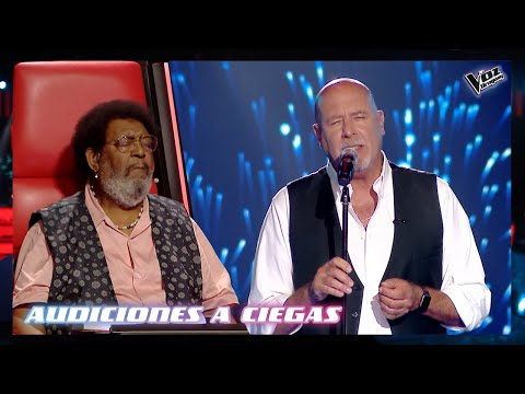 Hugo Martínez canta Libre